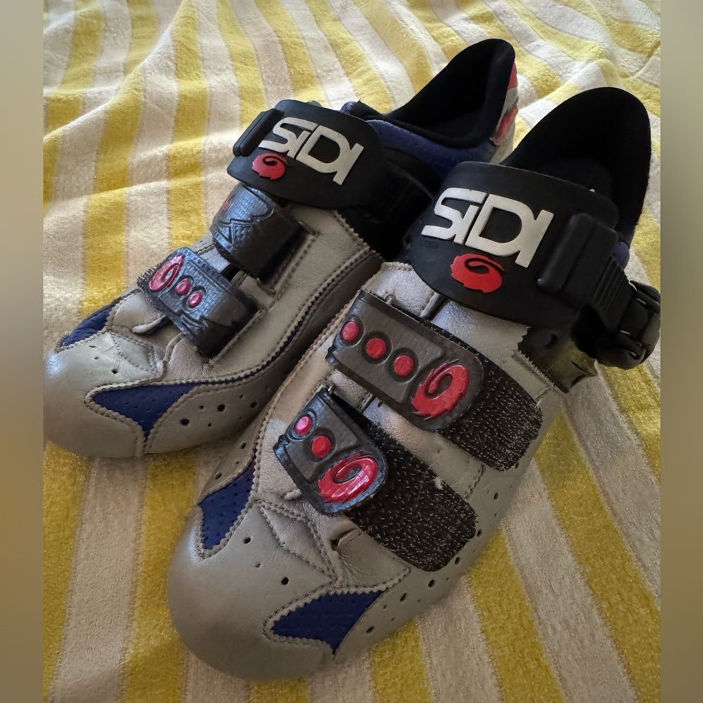 Vintage SIDI Genius 4 Women’s road cycling shoes.